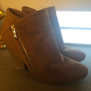 Nature Breeze Dark Tan/Brown Suede Ankle Booties